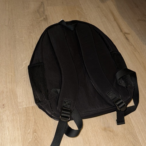 pink vs backpack in black - Picture 6 of 6